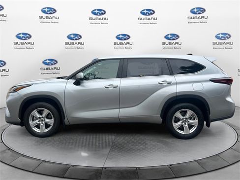 Used 2024 Toyota Highlander LE image 7