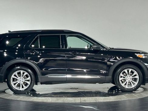 Used 2023 Ford Explorer XLT w/ Equipment Group 202A AWD/4WD image 11