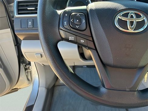 Used 2017 Toyota Camry LE image 22