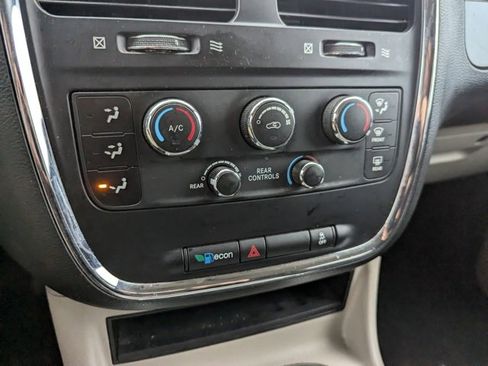 Used 2014 Dodge Grand Caravan SXT image 14