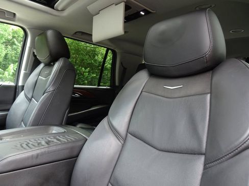 Used 2018 Cadillac Escalade Premium Luxury RWD image 9