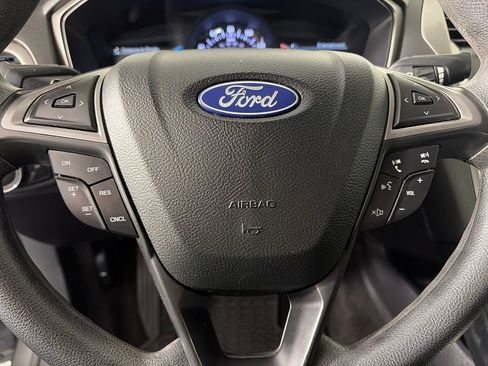 Used 2018 Ford Fusion SE w/ Fusion SE Technology Package FWD image 16