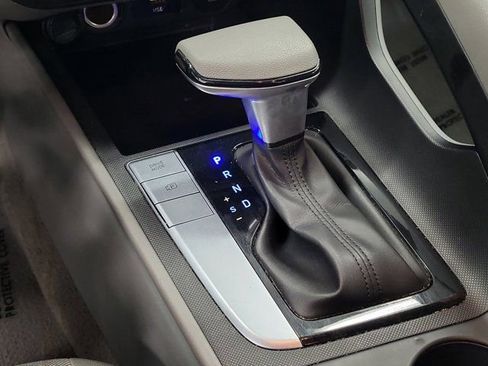 Used 2025 Hyundai Elantra SE image 31