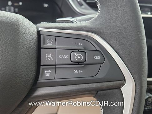 New 2025 Jeep Grand Cherokee Limited w/ Luxury Tech Group II image 27