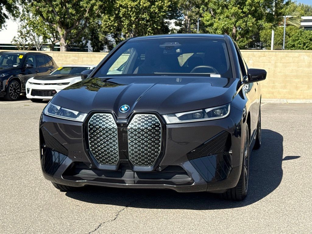 Used 2024 BMW iX xDrive50 w/ Sport Package AWD/4WD image 3