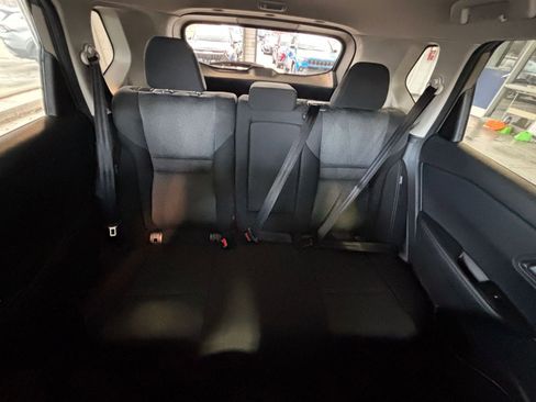 Used 2025 Nissan Rogue SV image 40