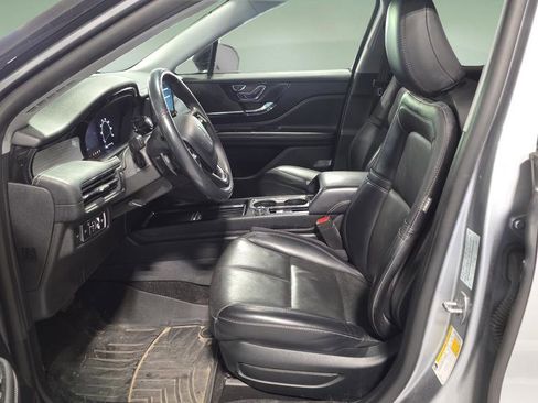 Used 2022 Lincoln Corsair Standard w/ Premium Package image 9