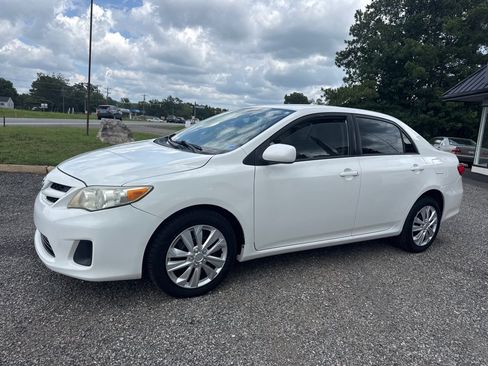Used 2012 Toyota Corolla LE FWD image 3
