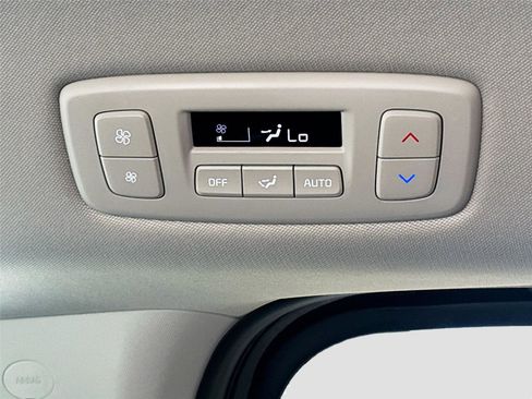 Used 2025 Kia Carnival FWD image 26