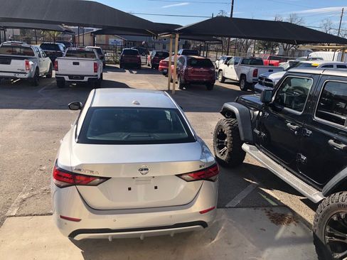 Used 2021 Nissan Sentra SV image 5