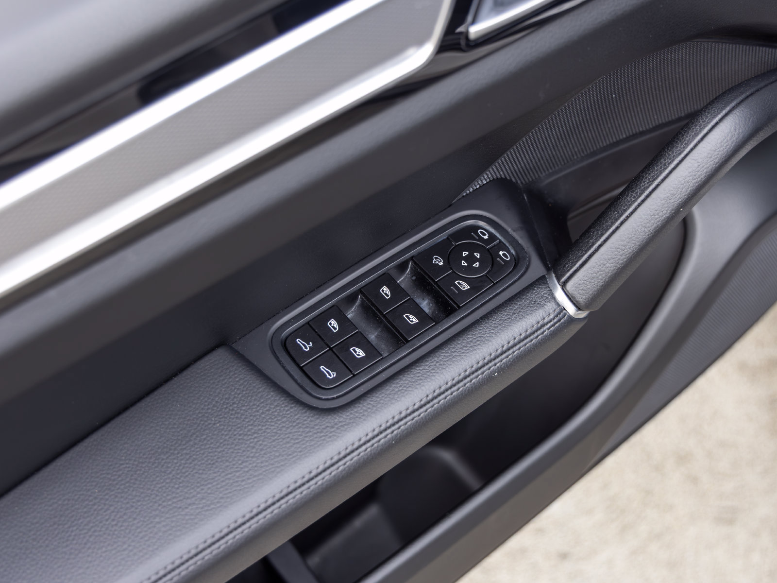 Certified 2022 Porsche Cayenne Platinum Edition AWD/4WD image 27