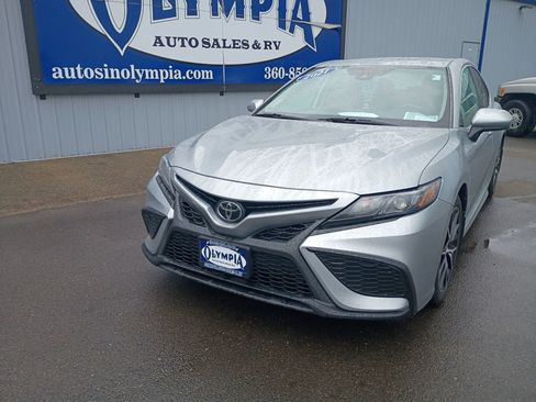 Used 2021 Toyota Camry SE FWD image 6