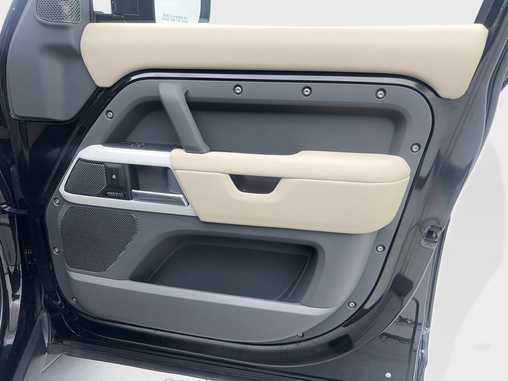 Used 2023 Land Rover Defender 110 SE AWD/4WD image 49