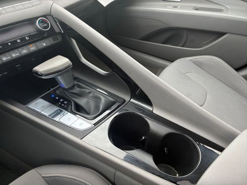Used 2025 Hyundai Elantra SEL image 42