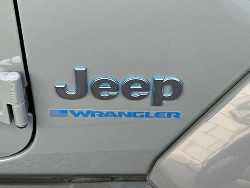 Used 2023 Jeep Wrangler Unlimited Sahara image 9