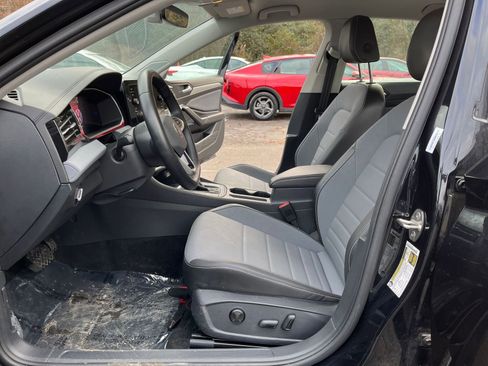 Used 2025 Volkswagen Jetta SE image 27