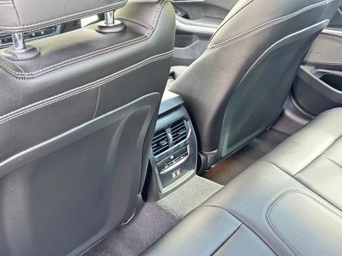 Certified 2024 BMW 330i xDrive Sedan AWD/4WD image 25