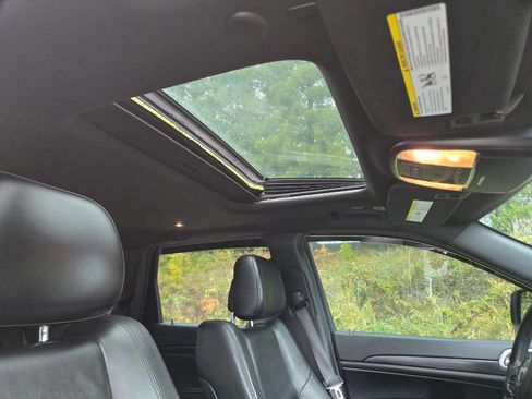 Used 2020 Jeep Grand Cherokee Altitude image 28