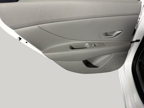Used 2025 Hyundai Elantra SE FWD image 25