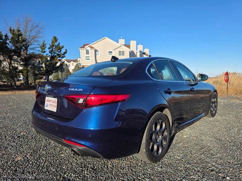 Used 2017 Alfa Romeo Giulia AWD image 6