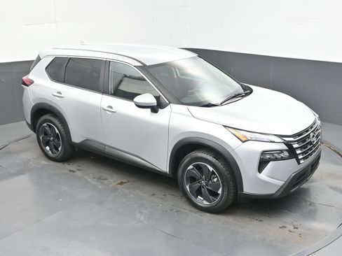 Used 2025 Nissan Rogue SV AWD/4WD image 28