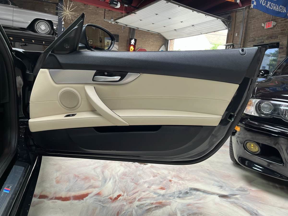 Used 2013 BMW Z4 sDrive35i RWD image 27