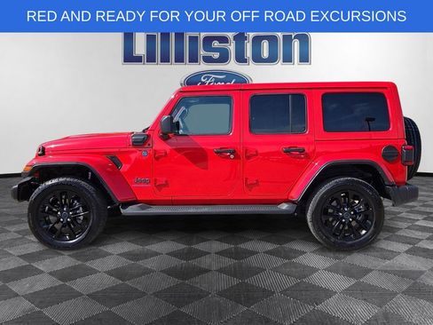 Used 2025 Jeep Wrangler Unlimited Sahara AWD/4WD image 7