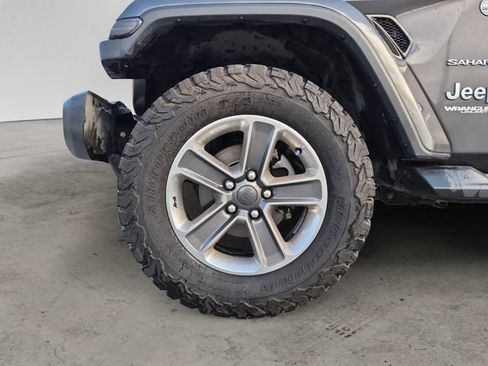 Used 2020 Jeep Wrangler Unlimited Sahara w/ Uconnect 4C Nav & Sound Group AWD/4WD image 9
