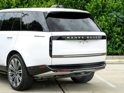 Used 2024 Land Rover Range Rover SE AWD/4WD image 17