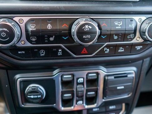 Used 2021 Jeep Gladiator Overland w/ Uconnect 4C Nav & Sound Group AWD/4WD image 25