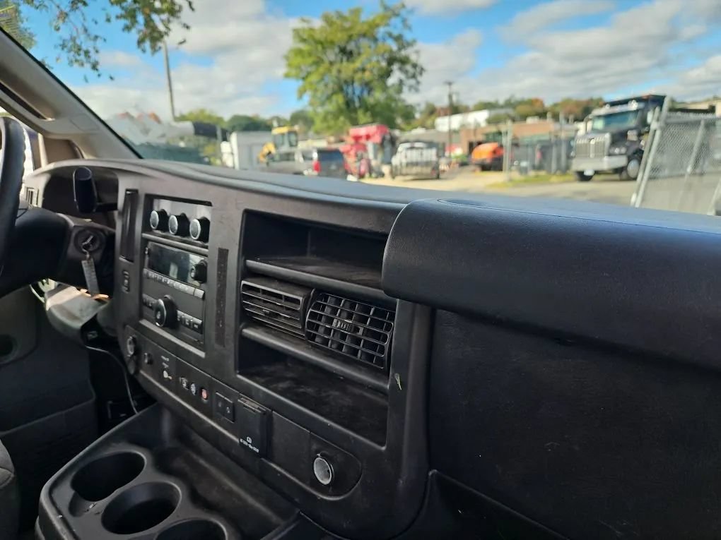 Used 2020 Chevrolet Express 3500 RWD image 7