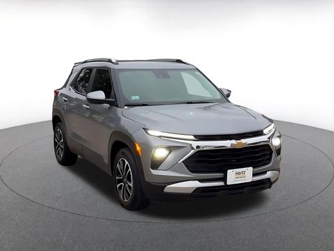 Used 2025 Chevrolet TrailBlazer LT image 3
