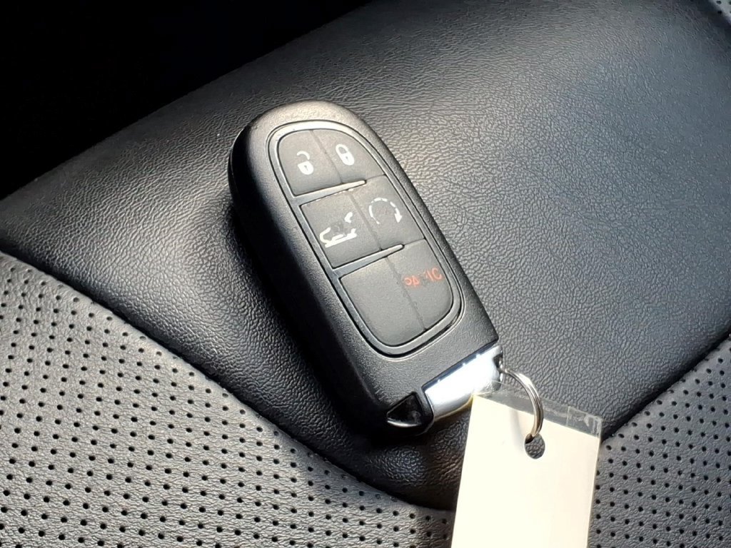 Used 2023 Jeep Cherokee Altitude Lux AWD/4WD image 23