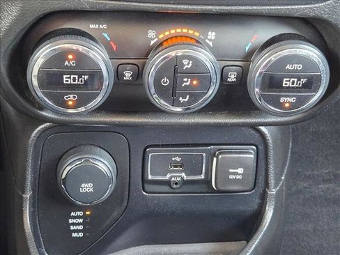 Used 2015 Jeep Renegade Limited AWD/4WD image 14