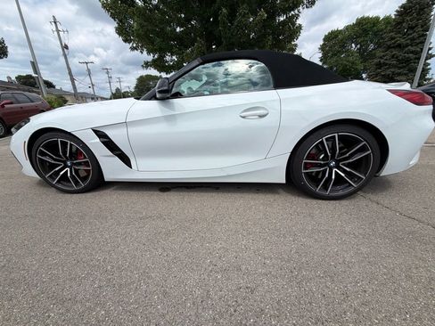 Used 2025 BMW Z4 M40i w/ Edition RWD image 2