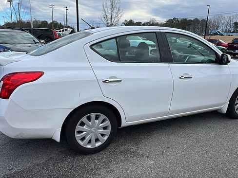 Used 2014 Nissan Versa SV image 8