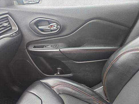 Used 2020 Jeep Cherokee Trailhawk w/ Cold Weather Group image 18