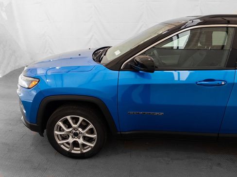 Used 2025 Jeep Compass Limited AWD/4WD image 3