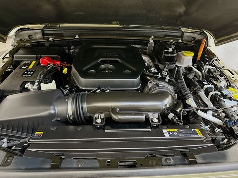 Used 2025 Jeep Wrangler Unlimited Rubicon 4xe image 34