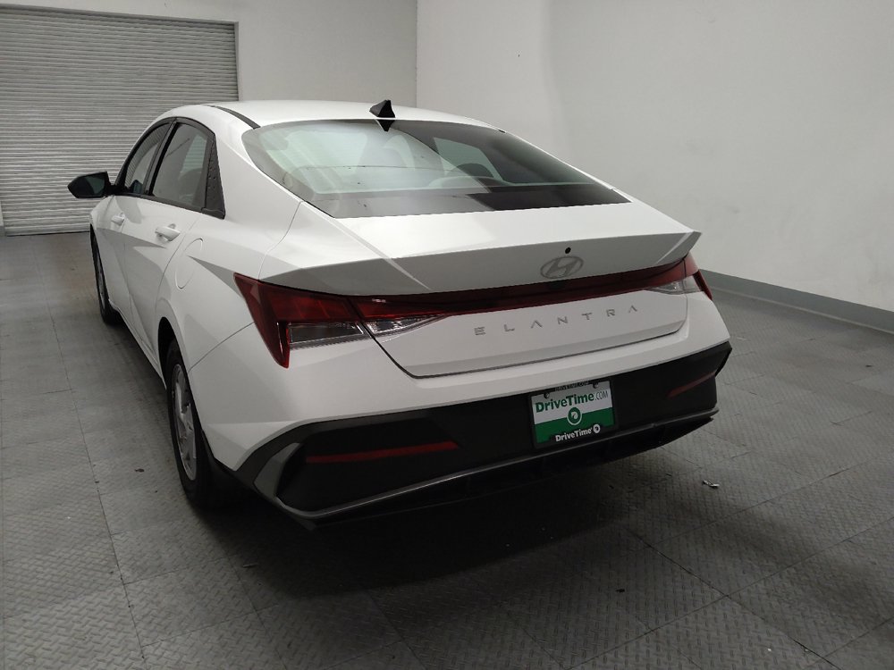 Used 2025 Hyundai Elantra SE FWD image 6