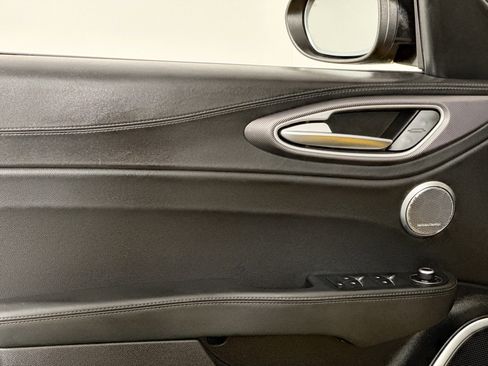 Used 2022 Alfa Romeo Giulia Veloce image 17