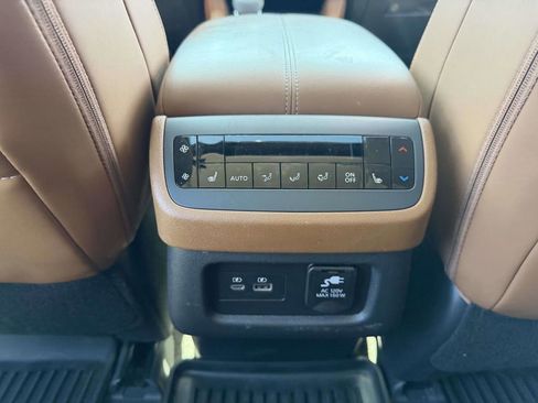 Used 2025 Nissan Pathfinder Platinum AWD/4WD image 20