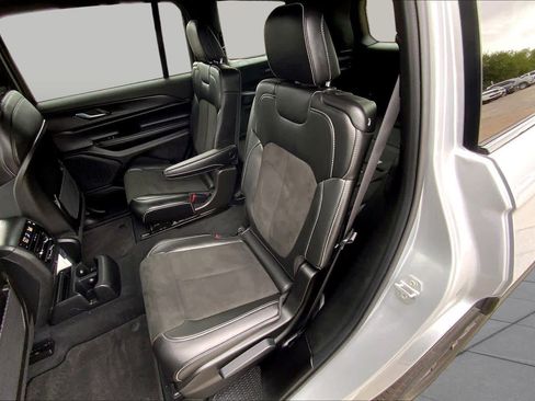 Used 2025 Jeep Grand Cherokee L Altitude AWD/4WD image 19