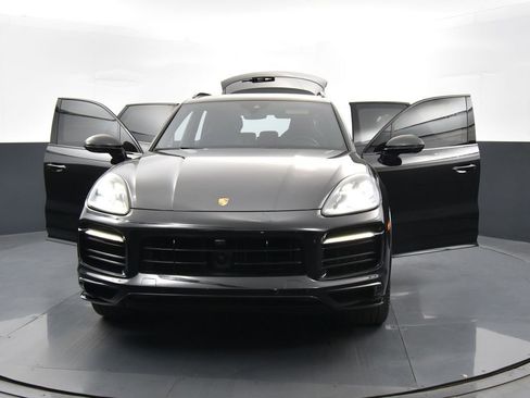 Used 2023 Porsche Cayenne GTS image 39