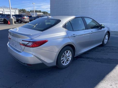 Used 2025 Toyota Camry LE image 10