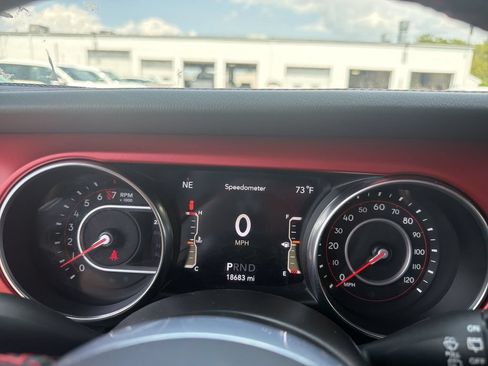 Used 2022 Jeep Wrangler Rubicon w/ Cold Weather Group AWD/4WD image 19