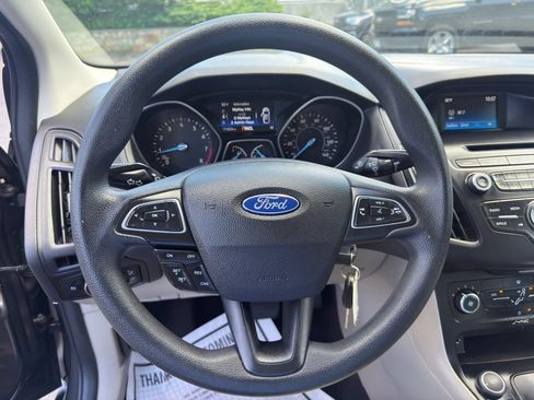 Used 2016 Ford Focus SE FWD image 25