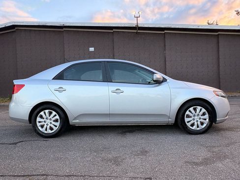 Used 2011 Kia Forte EX FWD image 4