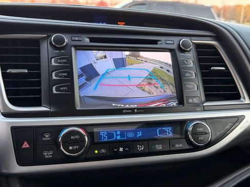 Used 2015 Toyota Highlander XLE image 18