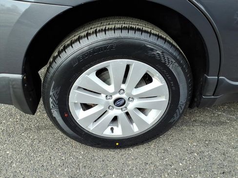 Used 2018 Subaru Outback 2.5i Premium image 7